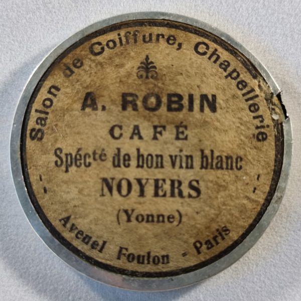 Salon de coiffure, chapellerie, A. Robin, café, Noyers.