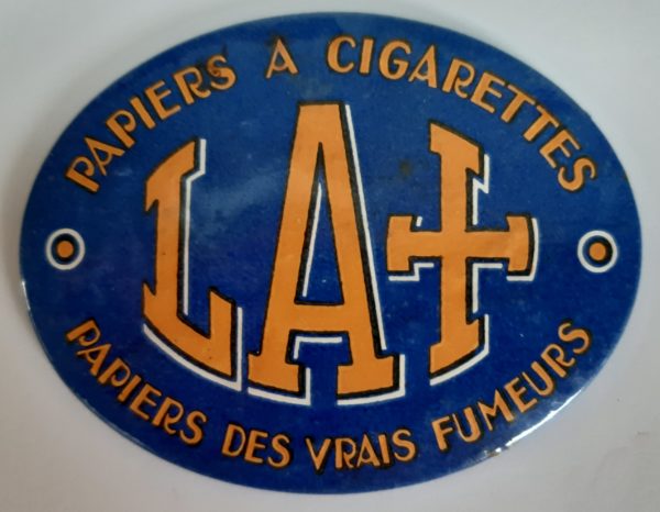 Papier à cigarettes La Croix. "Papiers des vrais fumeurs"