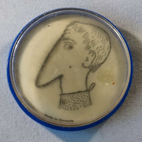 Petit miroir rond à système : caricature homme avec nez chaînette mobile. – Image 2