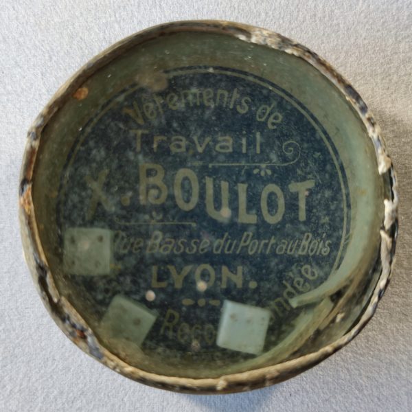 Vêtements de travail X. Boulot, Lyon. Petit miroir rond à système.