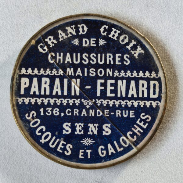 "Grand choix de Chaussures, Maison Parain - Fenard" Socques et Galoches. Sens.