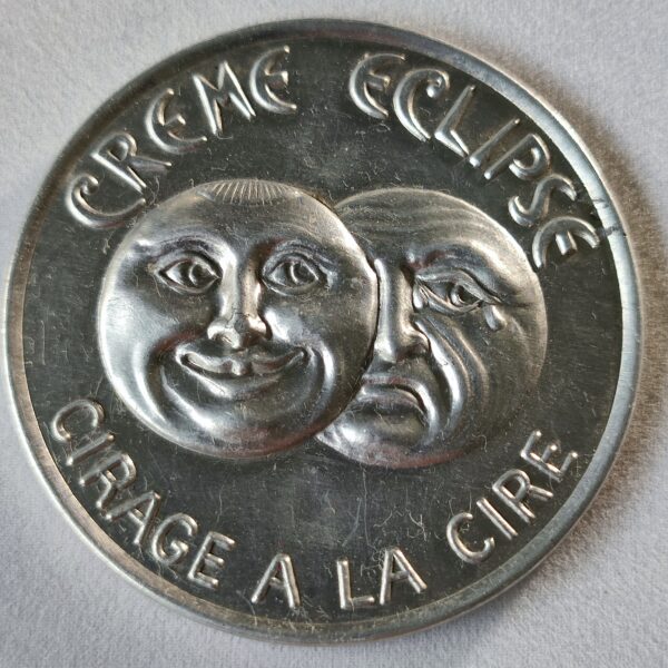 "Crème Eclipse, cirage à la cire". "Jean qui rit, Jean qui pleure". (alu)