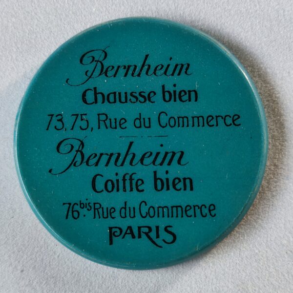 "Bernheim chausse bien, Bernheim coiffe bien, Paris".