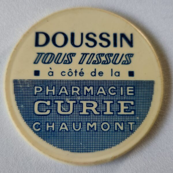 "Doussin tous tissus, à côté de la Pharmacie Curie, Chaumont".