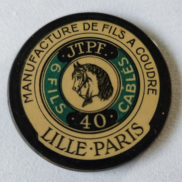 "Manufacture de Fils a Coudre, Lille-Paris".(plastique).