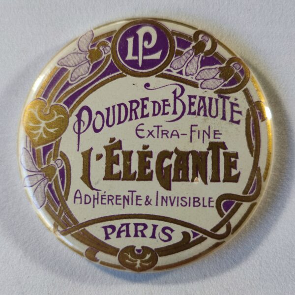 "Poudre de beauté, Extra-Fine, l’Élégante, Adhérente & Invisible", Paris.