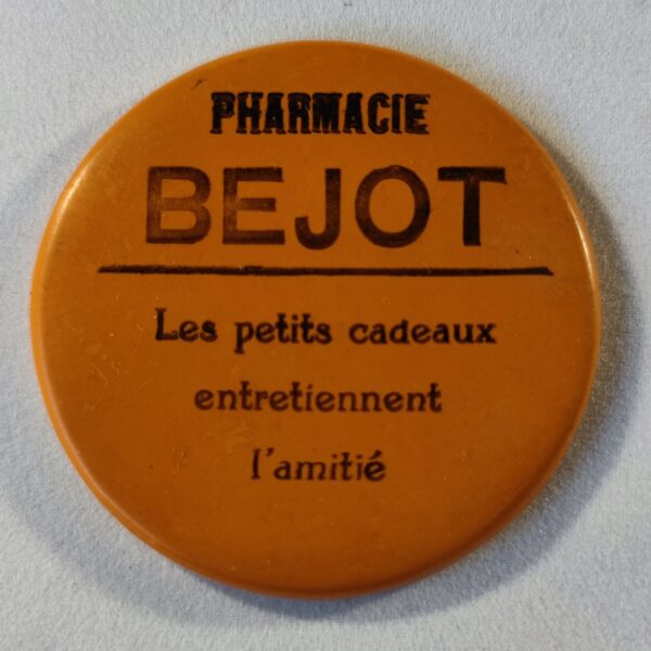 "Pharmacie BEJOT, les petits cadeaux entretiennent l'amitié".