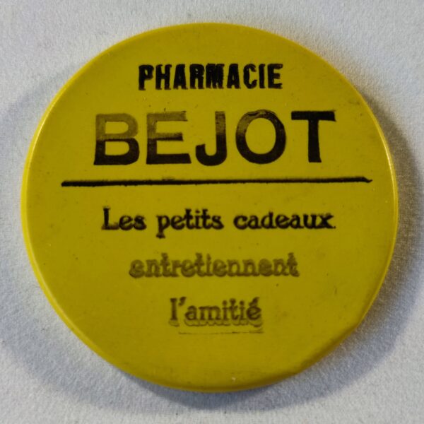 "Pharmacie BEJOT, les petits cadeaux entretiennent l'amitié".