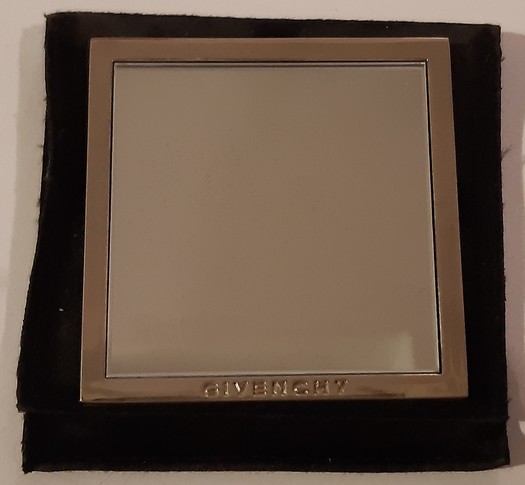 "Givenchy" (carré sous pochette) – Image 3