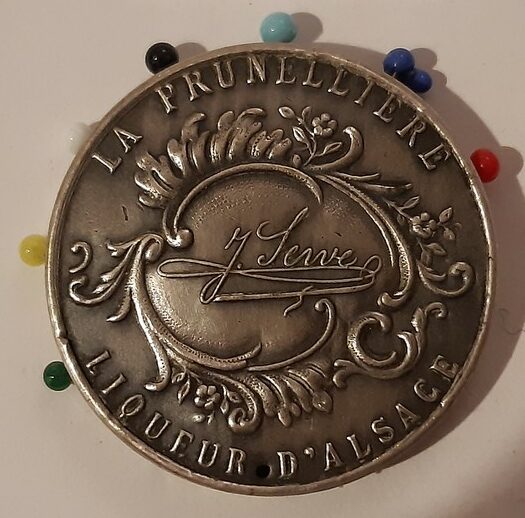 Miroir porte aiguilles "La prunellière" liqueur d'Alsace