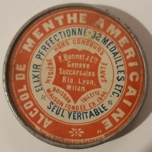 Miroir porte aiguilles "Alcool de menthe américaine". (fond rouge)